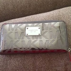 Real Mk wallet metallic. Great condition !!